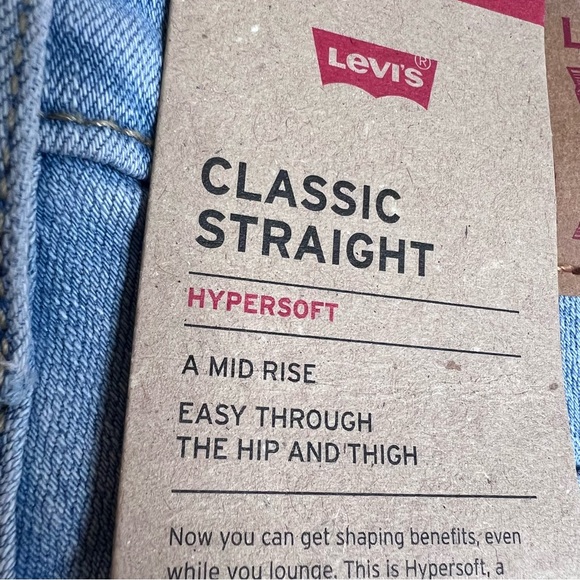 NWT Levi’s Classic Straight Fit Women’s Jeans Light Wash Size 27x30 (4) - Picture 4 of 13